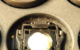 电脑卡扣键盘拆卸教程（简明易懂的步骤，让你成为键盘拆卸高手）