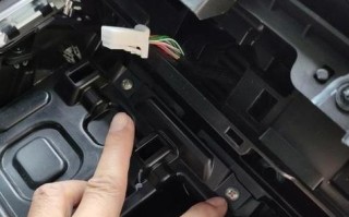 小型电脑主机拆卸教程（简单操作，拆卸电脑主机再也不是难题！）