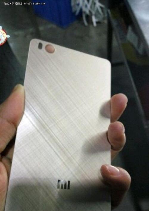 小米5后盖手感优越，为你带来前所未有的舒适体验（探索小米5后盖的质感与设计，发现手机触感的新境界）-第3张图片-数码深度