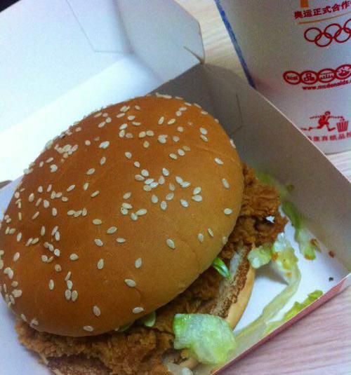 肯德基手机壳（鲜味十足的KFC主题手机壳，展示你对美食的热爱）-第1张图片-数码深度