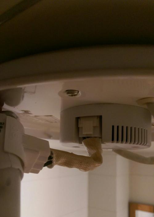 拆卸圆形电脑屏幕的简易教程（轻松拆解你的圆形电脑屏幕，享受DIY的乐趣！）-第1张图片-数码深度