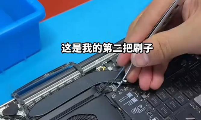 电脑清灰教程（掌握关键技巧，轻松清理电脑内部灰尘）-第3张图片-数码深度