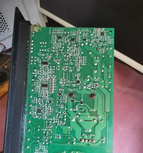 拆解电脑功放机板教程（轻松学会拆解和组装电脑功放机板，让你的音响更强大）-第3张图片-数码深度
